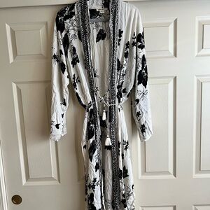 White & black cover-up with waist tie (L)